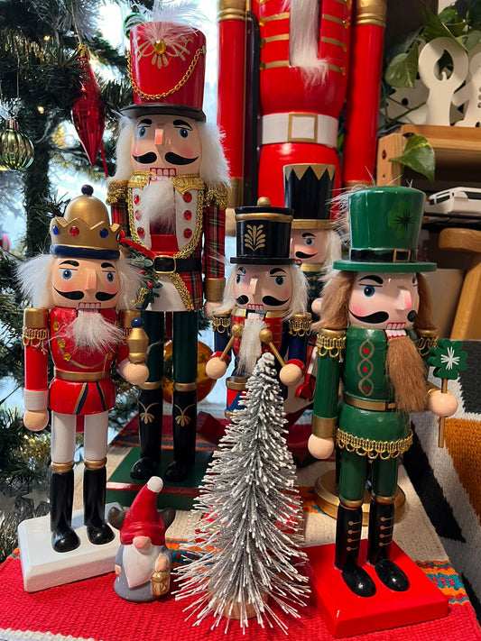 クリスマス欧米定番のくるみ割り人形入荷しました！