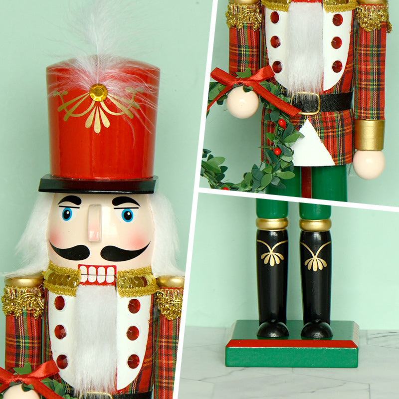 　クリスマスリース持ちくるみ割り人形38CM