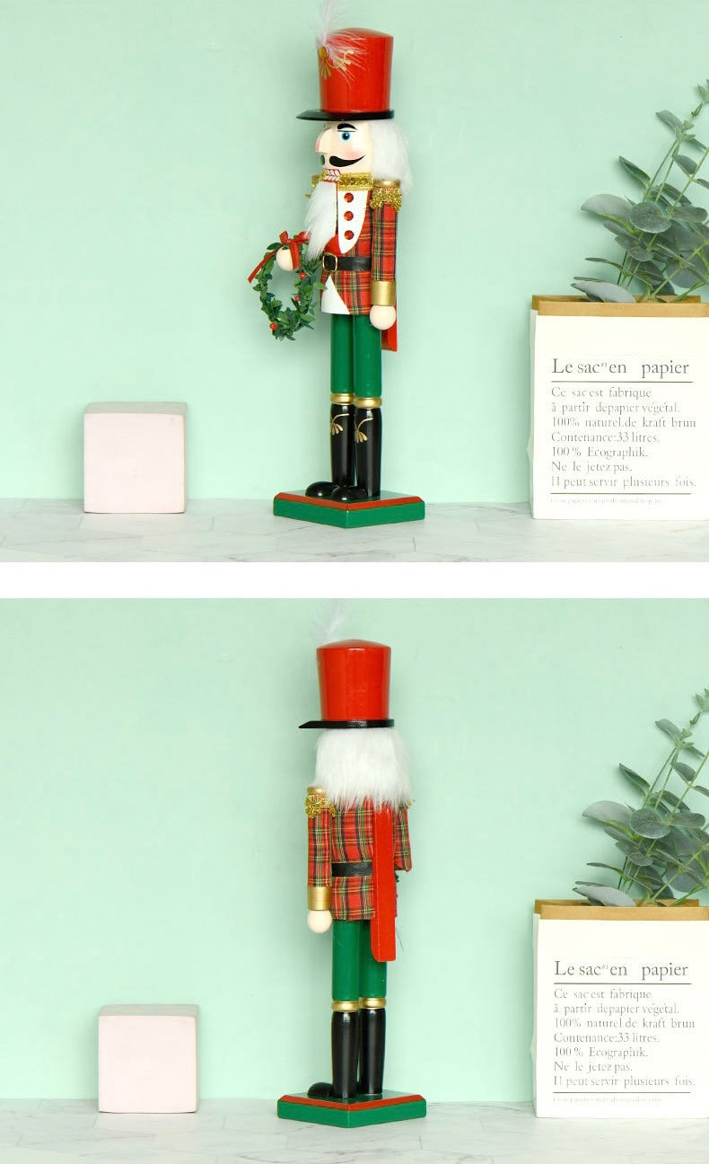 　クリスマスリース持ちくるみ割り人形38CM